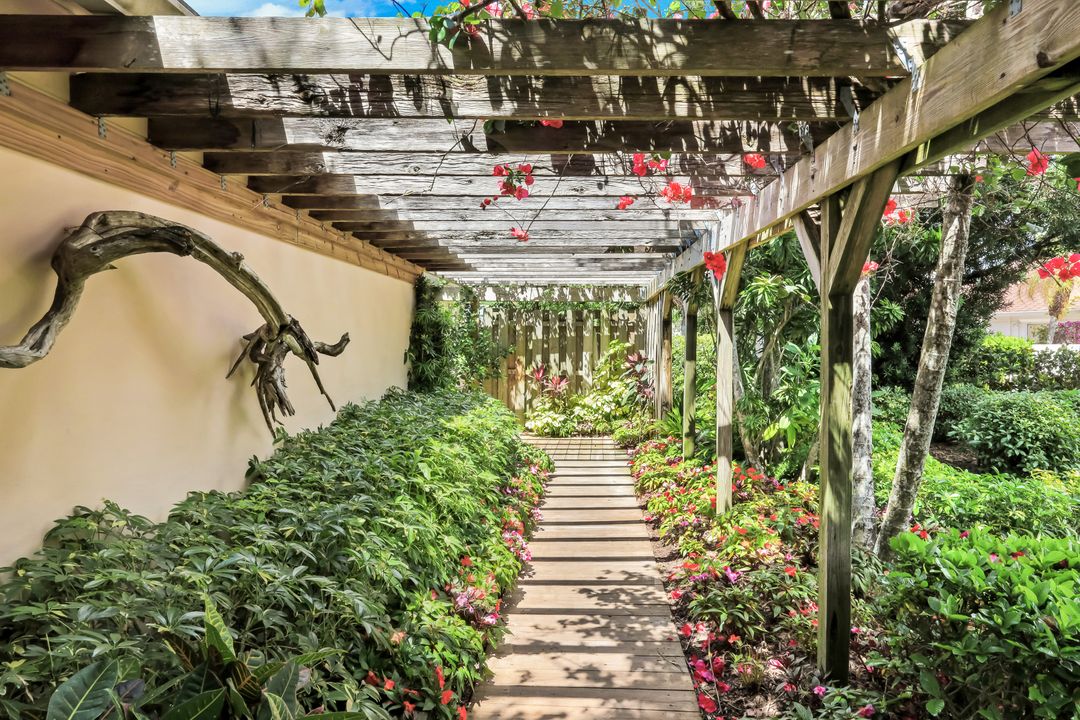 330 Bald Eagle Dr, Naples, FL 34105