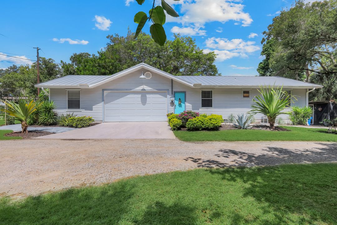 27292 East Dr, Bonita Springs, FL 34135