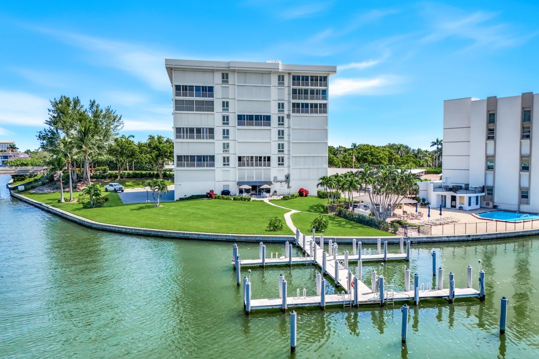 250 Park Shore Dr #801, Naples, FL 34103
