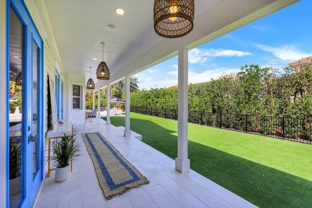 514 Corbel Dr, Naples, FL 34110