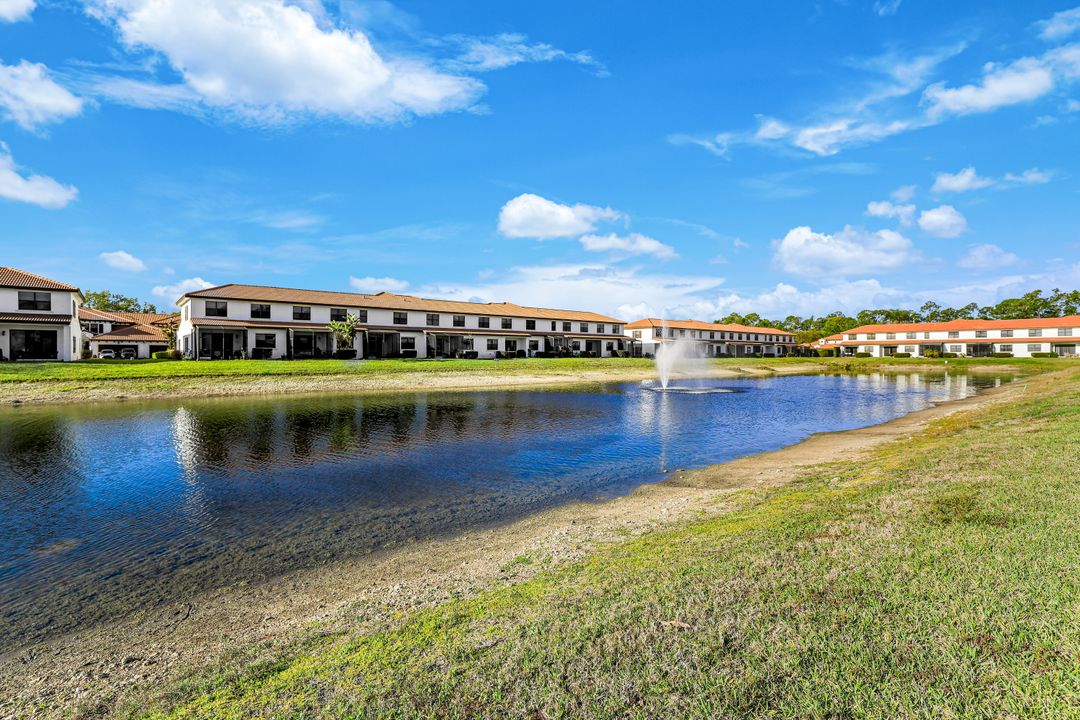 7918 Bristol Cir, Naples, FL 34120