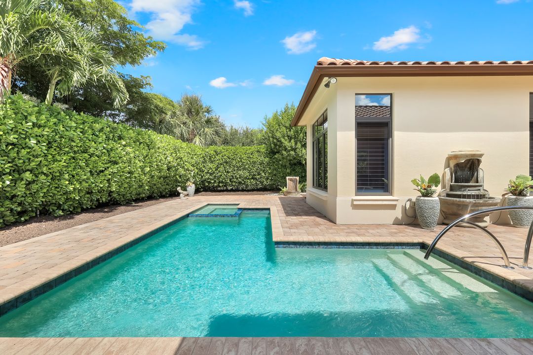 2351 Traditions Ct, Naples, FL 34105