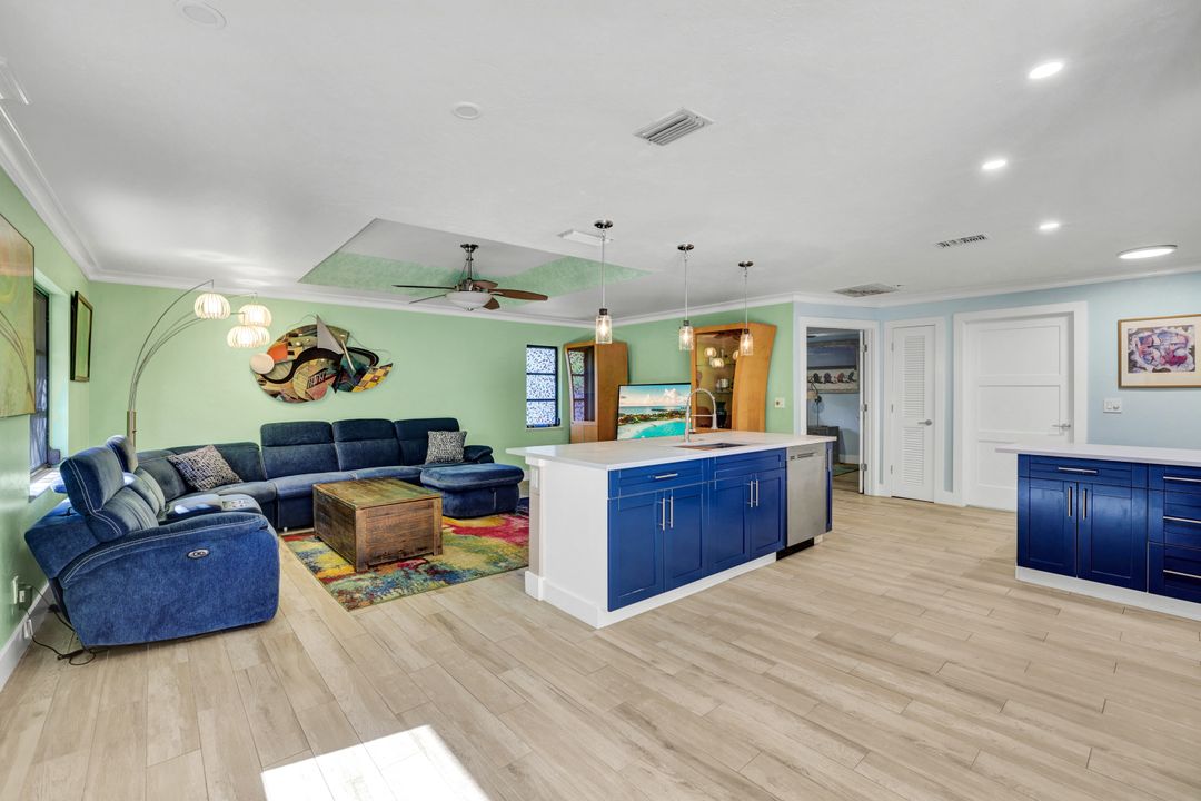 201 Palmetto Dunes Cir, Naples, FL 34113