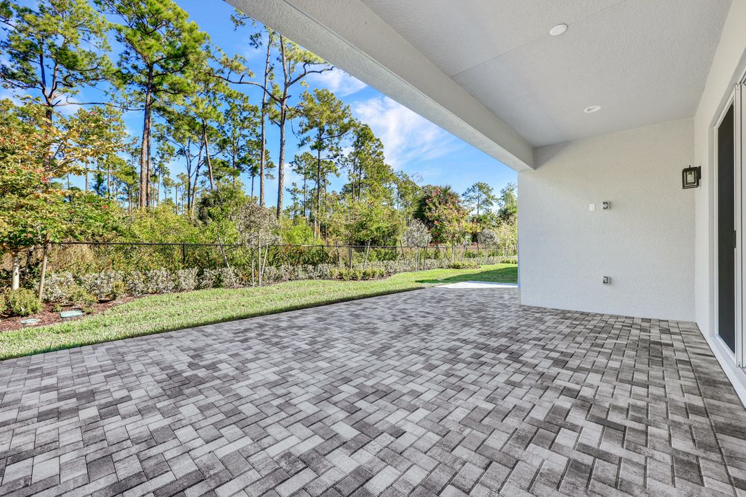 2581 Kingfisher Dr, Naples, FL 34112