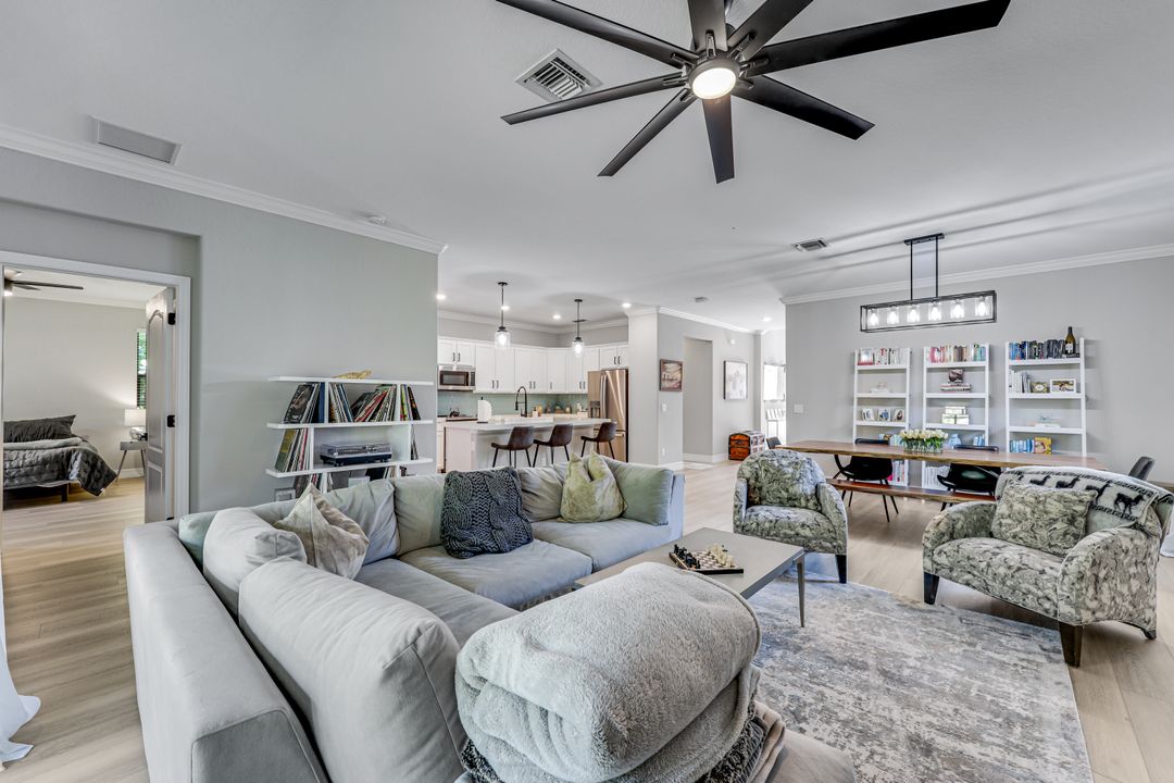 4331 Raffia Palm Cir, Naples, FL 34119