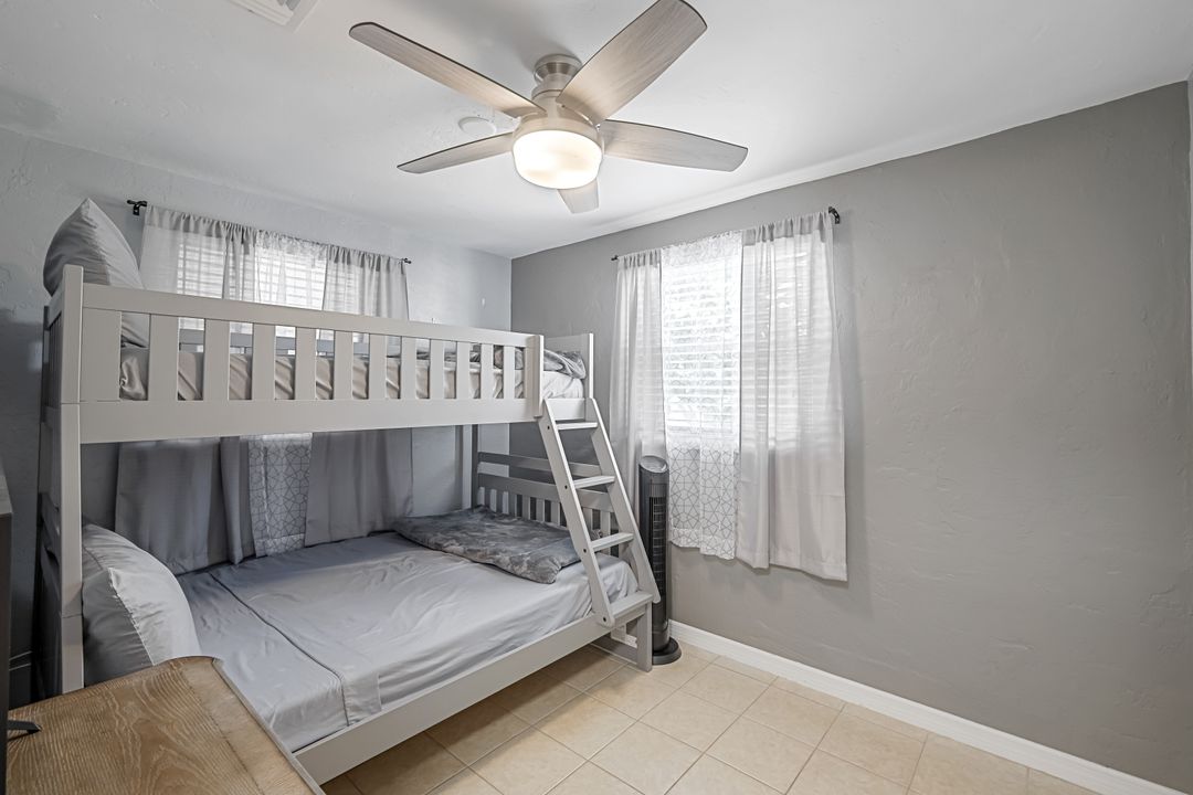 814 107th Ave N, Naples, FL 34108