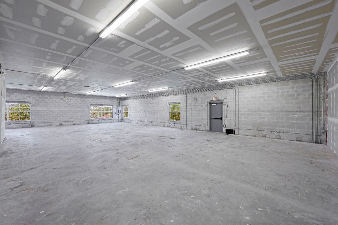 11387 Tamiami Trail E, Naples, FL 34113