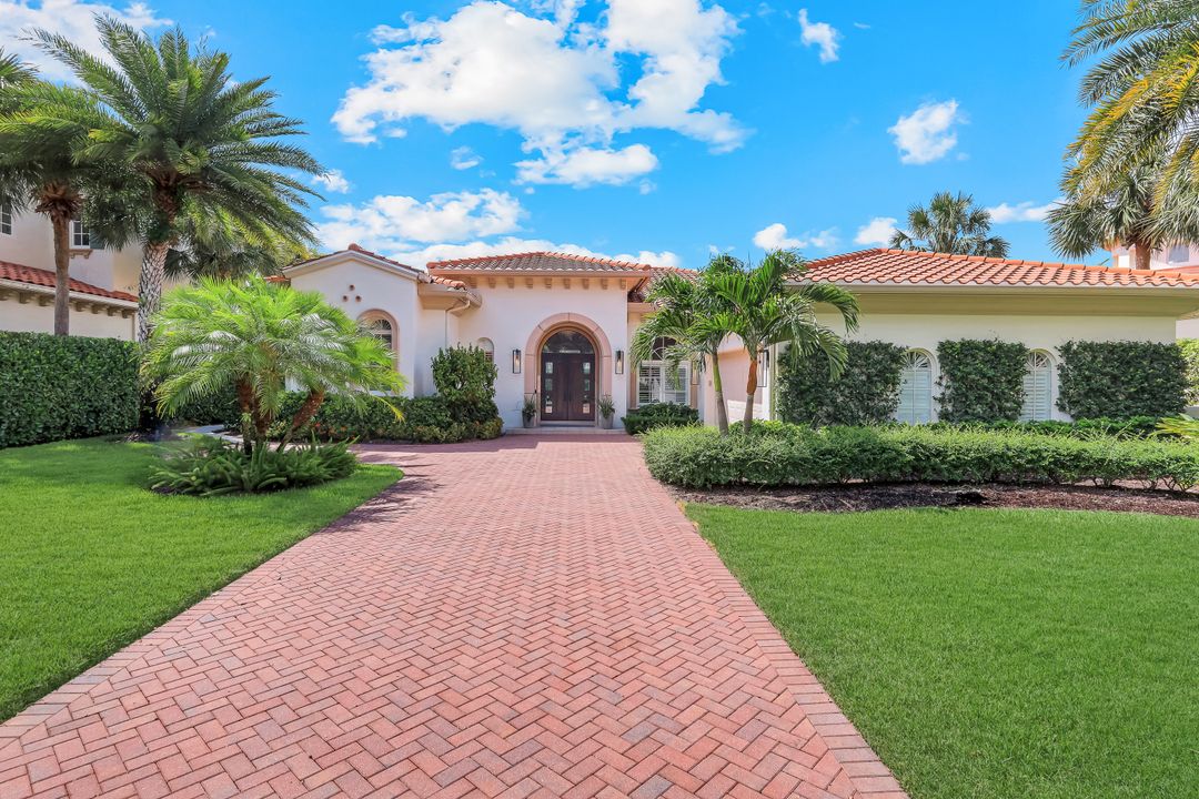 2048 Isla Vista Ln, Naples, FL 34105