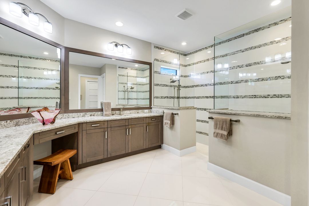 5750 Clarendon Dr, Naples, FL 34113