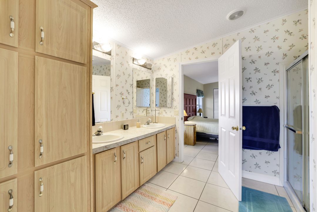 255 Riverwood Rd, Naples, FL 34114