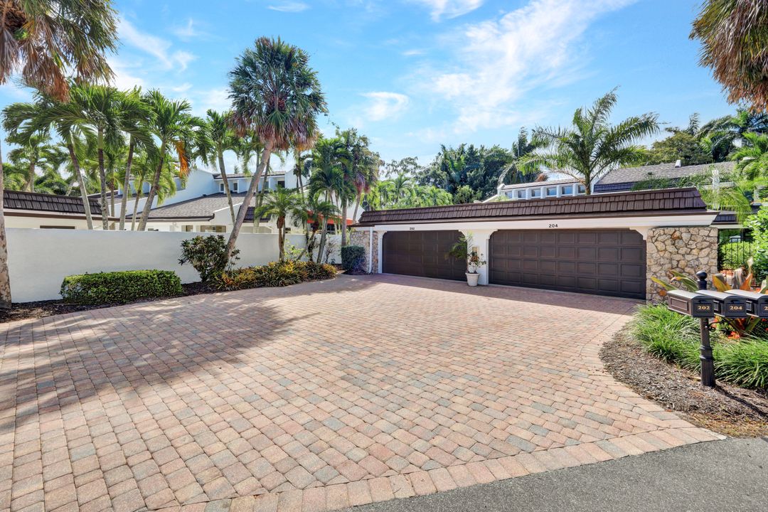 202 Bears Paw Trail, Naples, FL 34105