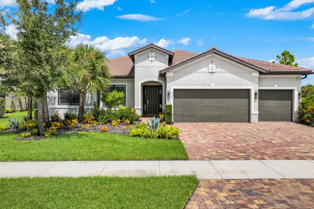 9151 Snowy Owl Wy, Naples, FL 34120
