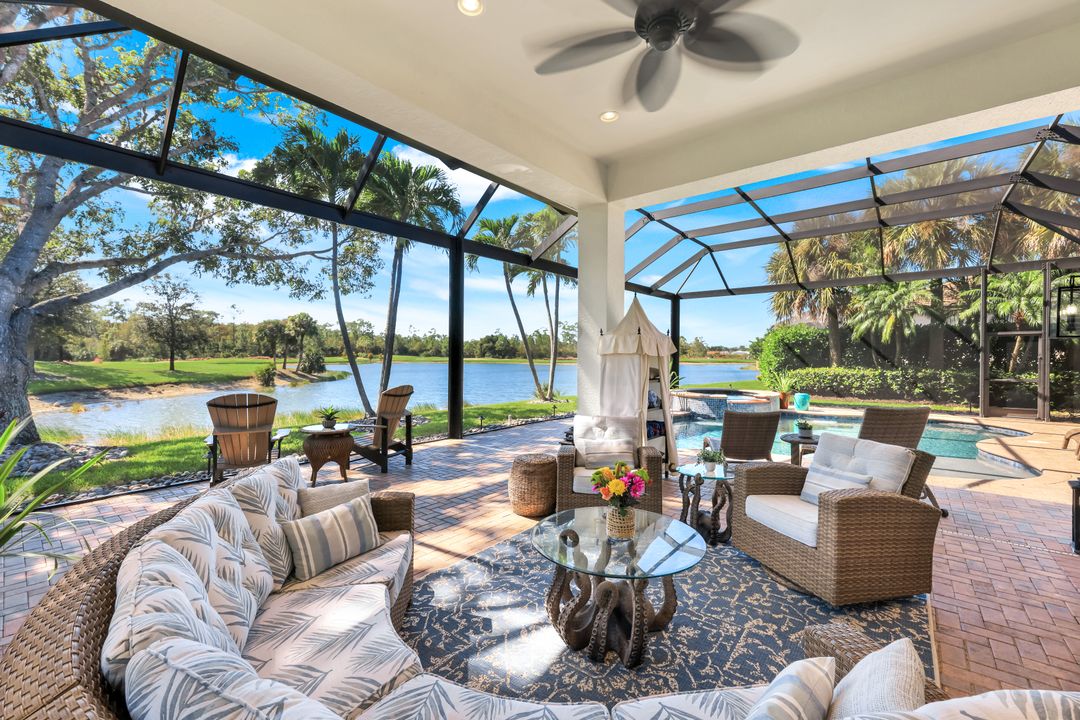 5092 Cerromar Dr, Naples, FL 34112