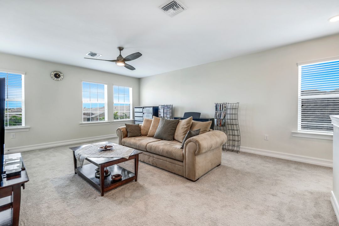 421 Coral Reef Pl, Cape Coral, FL 33993