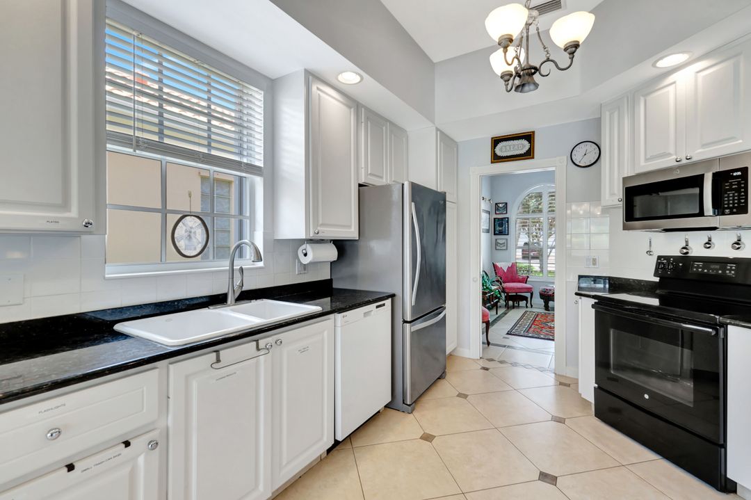 3008 Ellice Way, Naples, FL 34119