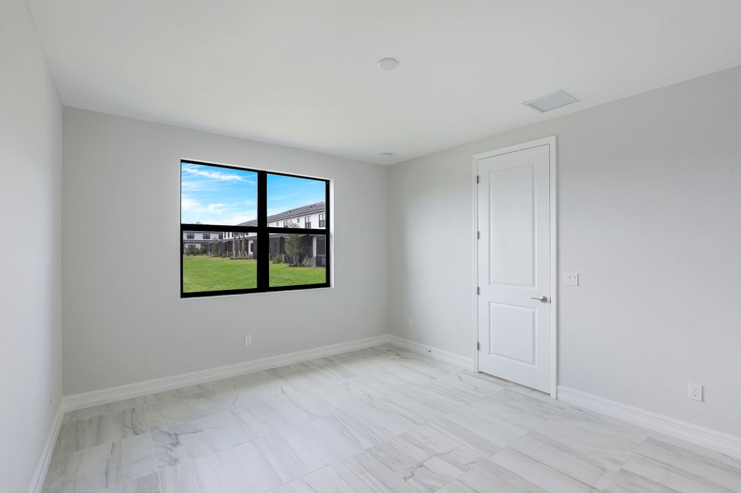 7473 Rockefeller Dr, Naples, FL 34119