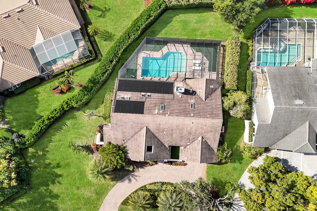 806 Knoll Wood Ct, Naples, FL 34108