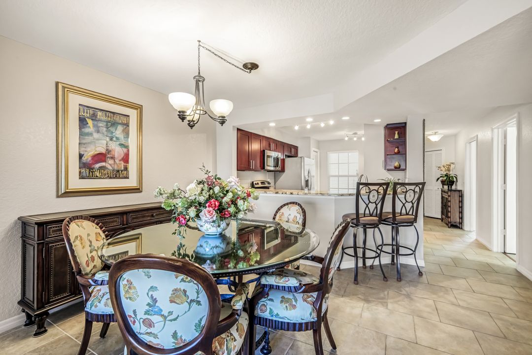 9580 Victoria Ln #208, Naples, FL 34109