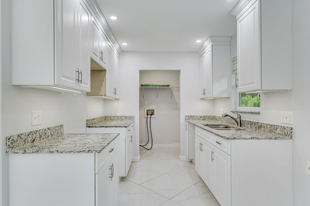 605 12th Ave NE, Naples, FL 34120
