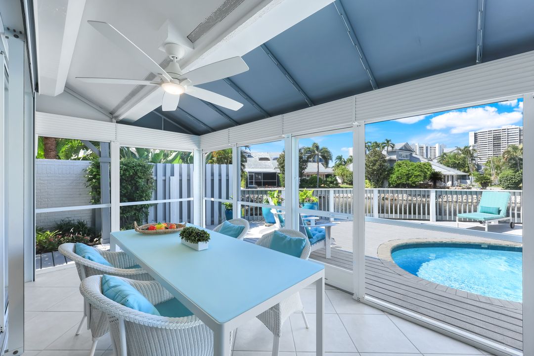 635 Bridge Way Ln, Naples, FL 34108