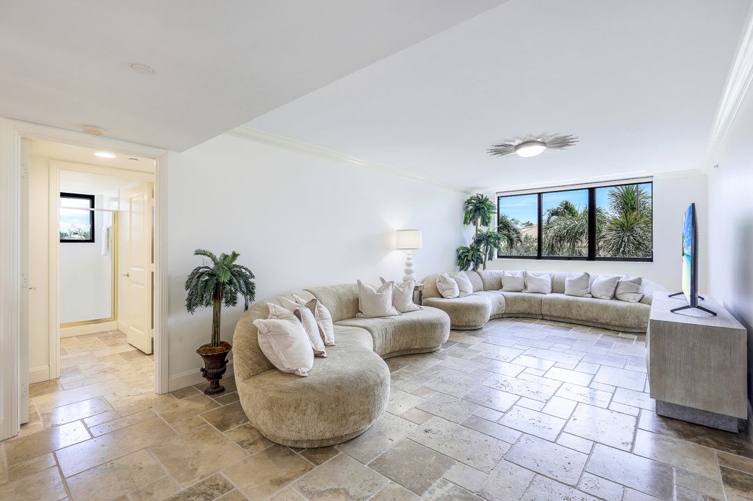 6597 Nicholas Blvd #306, Naples, FL 34108