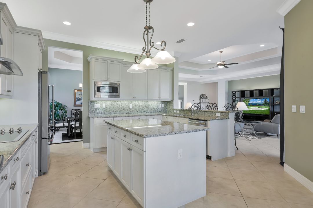 3384 Atlantic Cir, Naples, FL 34119