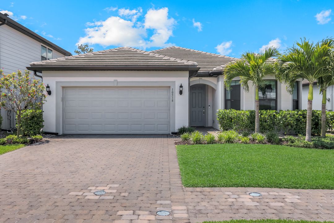10518 Ventana Ct, Naples, FL 34120