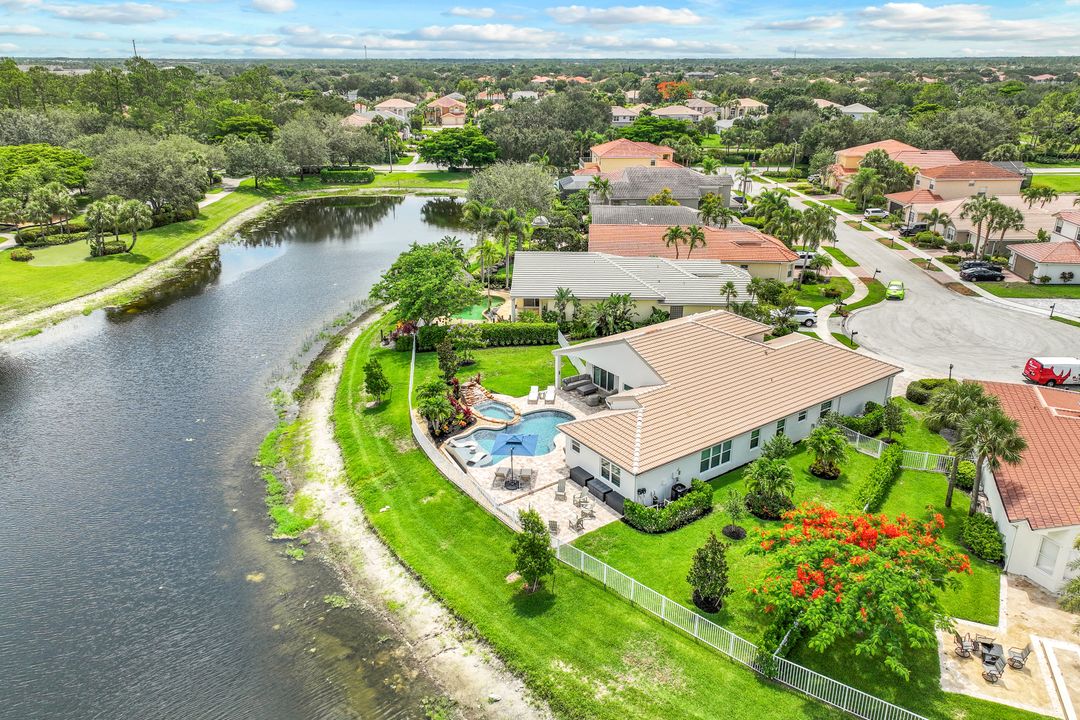 2179 Canary Island Cove, Naples, FL 34119