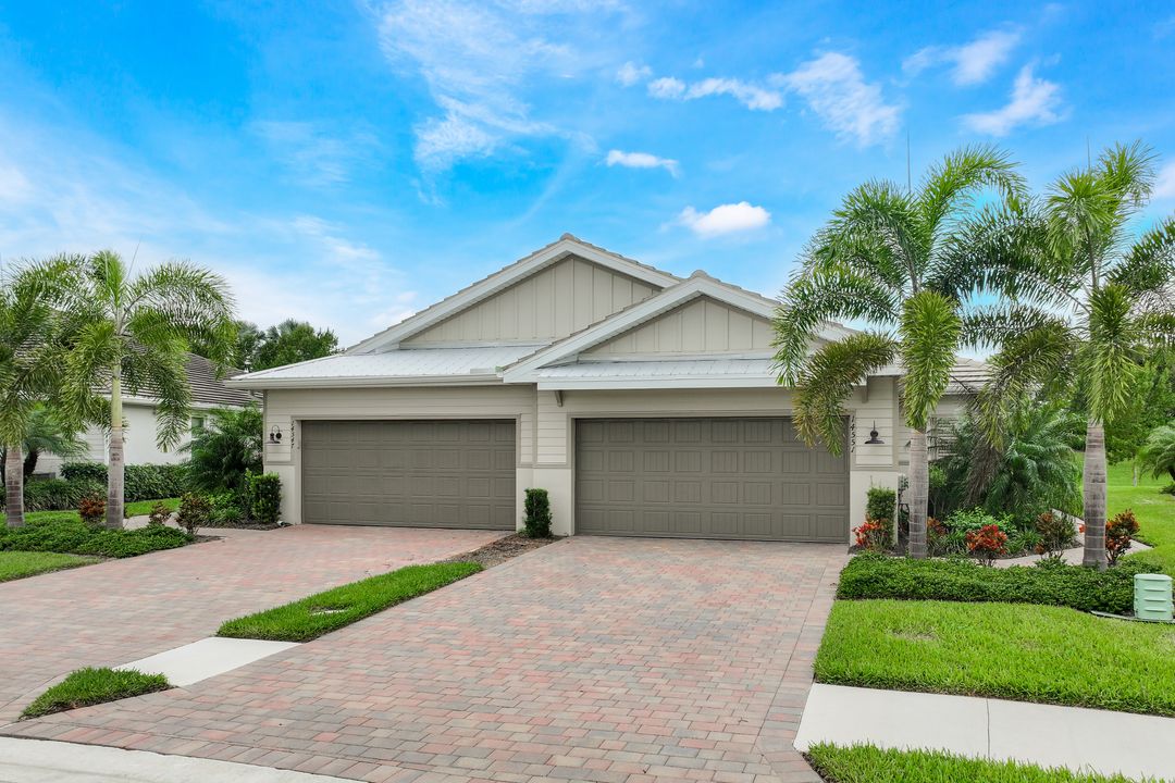 14551 Edgewater Cir, Naples, FL 34114