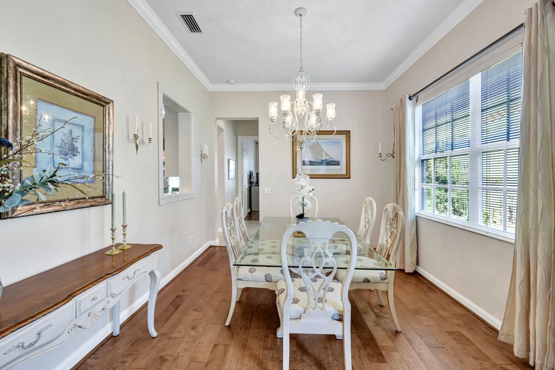 4313 Queen Elizabeth Way, Naples, FL 34119