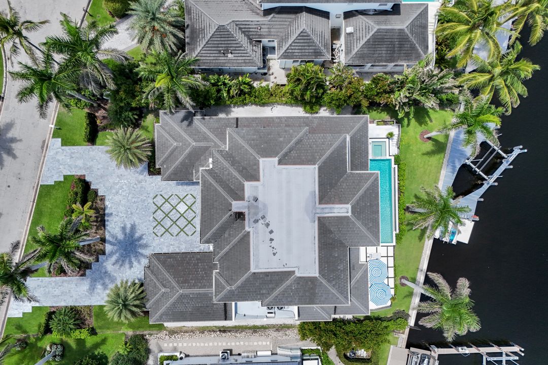 309 Neapolitan Way, Naples, FL 34103