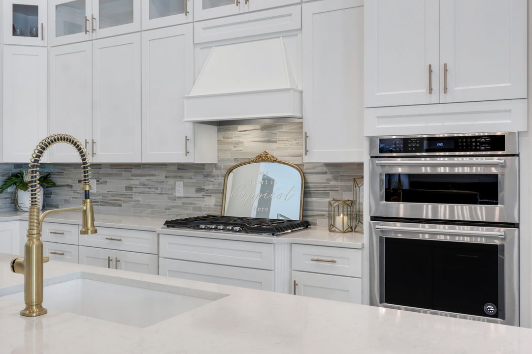 9577 Everglades Dr, Naples, FL 34120