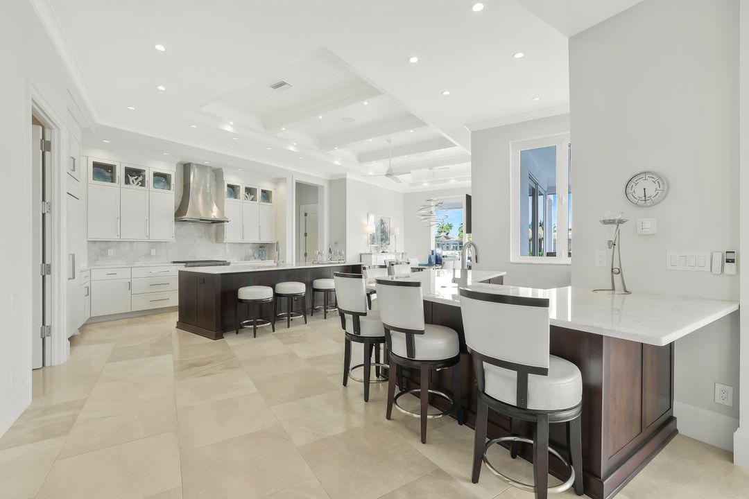 689 Pelican Ct, Marco Island, FL 34145