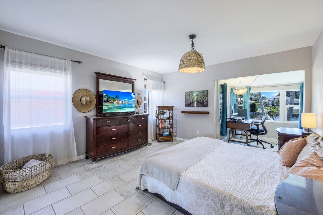 811 Wintergreen Ct, Marco Island, FL 34145