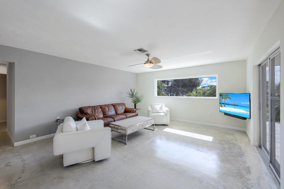 318 Grapewood Ct, Marco Island, FL 34145