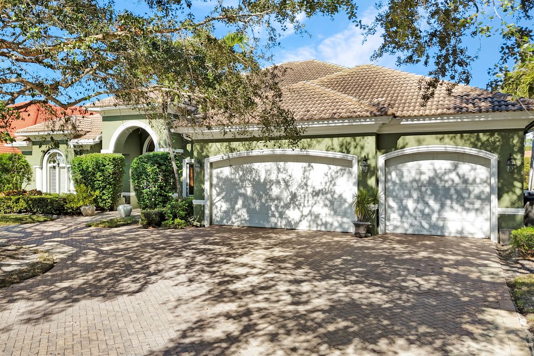 9742 Wilshire Lakes Blvd, Naples, FL 34109