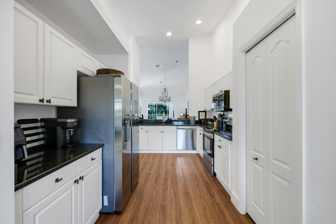 6585 Castlelawn Pl, Naples, FL 34113