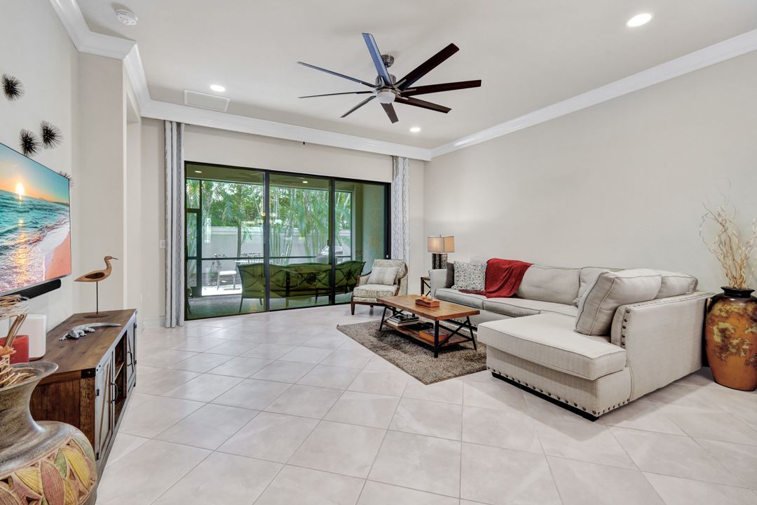 13423 Silktail Dr, Naples, FL 34109