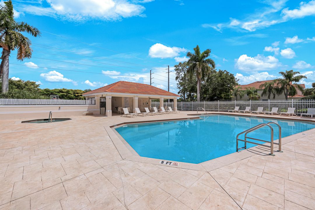1088 Oxford Ln #48, Naples, FL 34105