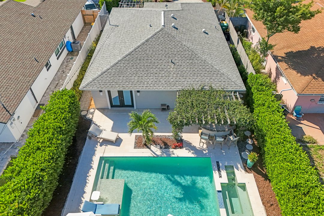 537 104th Ave N, Naples, FL 34108
