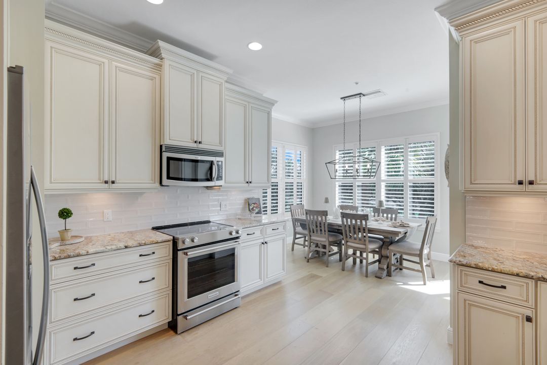 9201 Quartz Ln #201, Naples, FL 34120