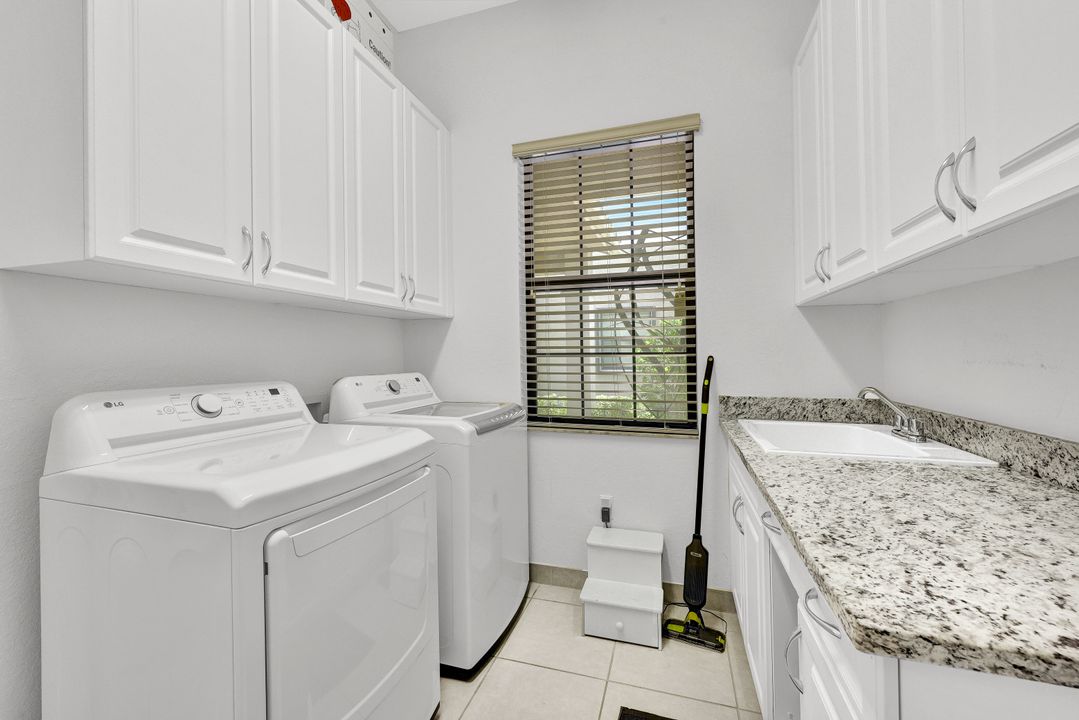 13750 Callisto Ave, Naples, FL 34109