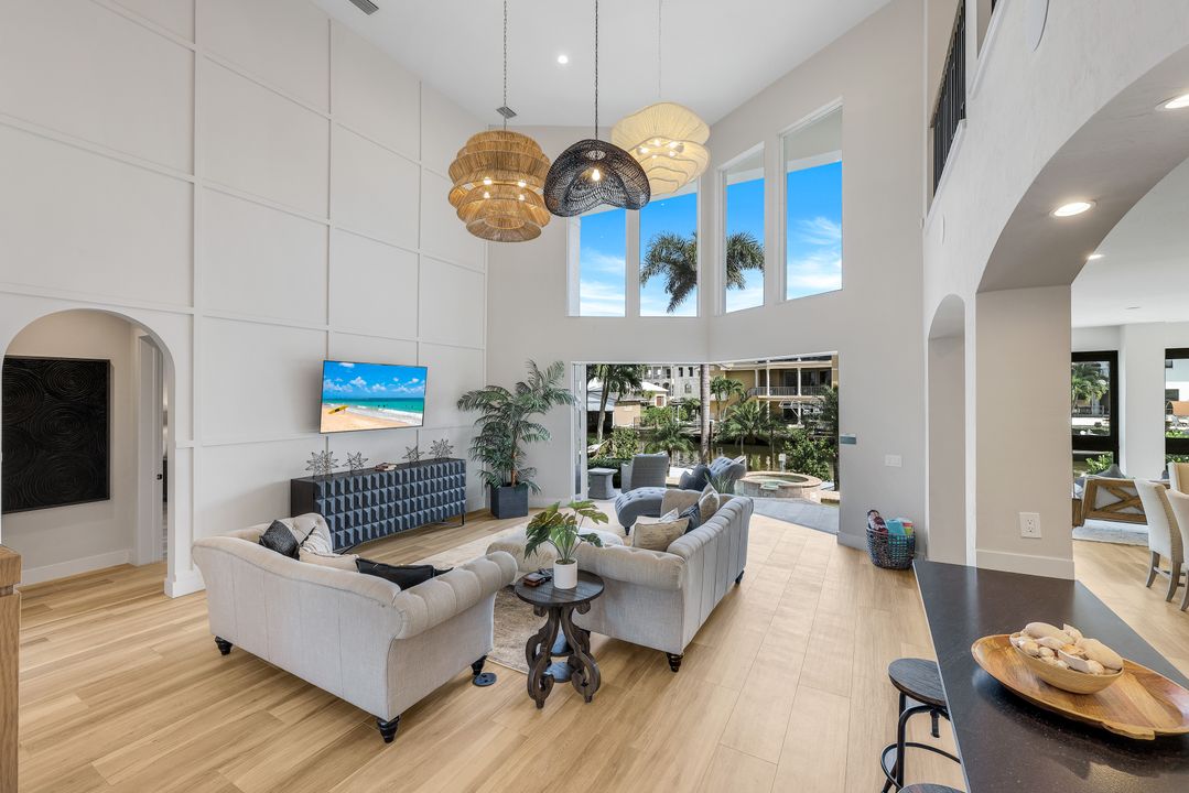 155 Heron Ave, Naples, FL 34108