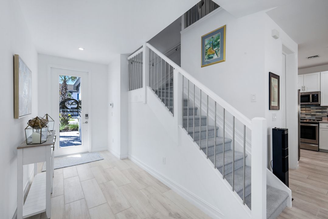 7550 Rockefeller Dr, Naples, FL 34119