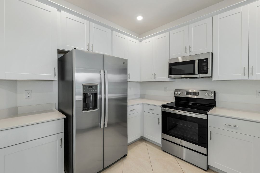 2858 Blossom Wy, Naples, FL 34120