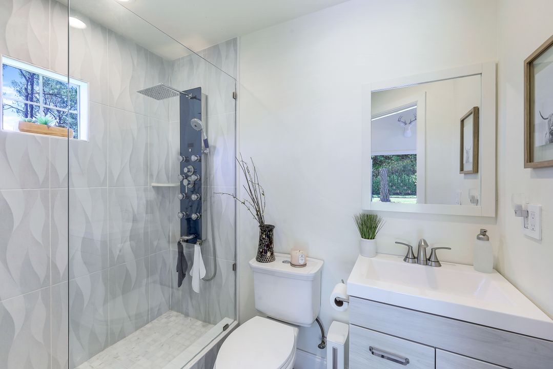 6010 Standing Oaks Ln, Naples, FL 34119