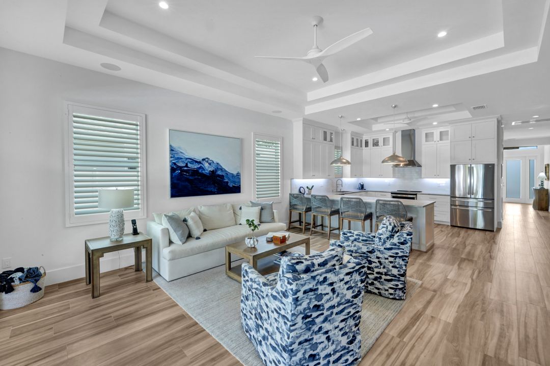 553 106th Ave N, Naples, FL 34108