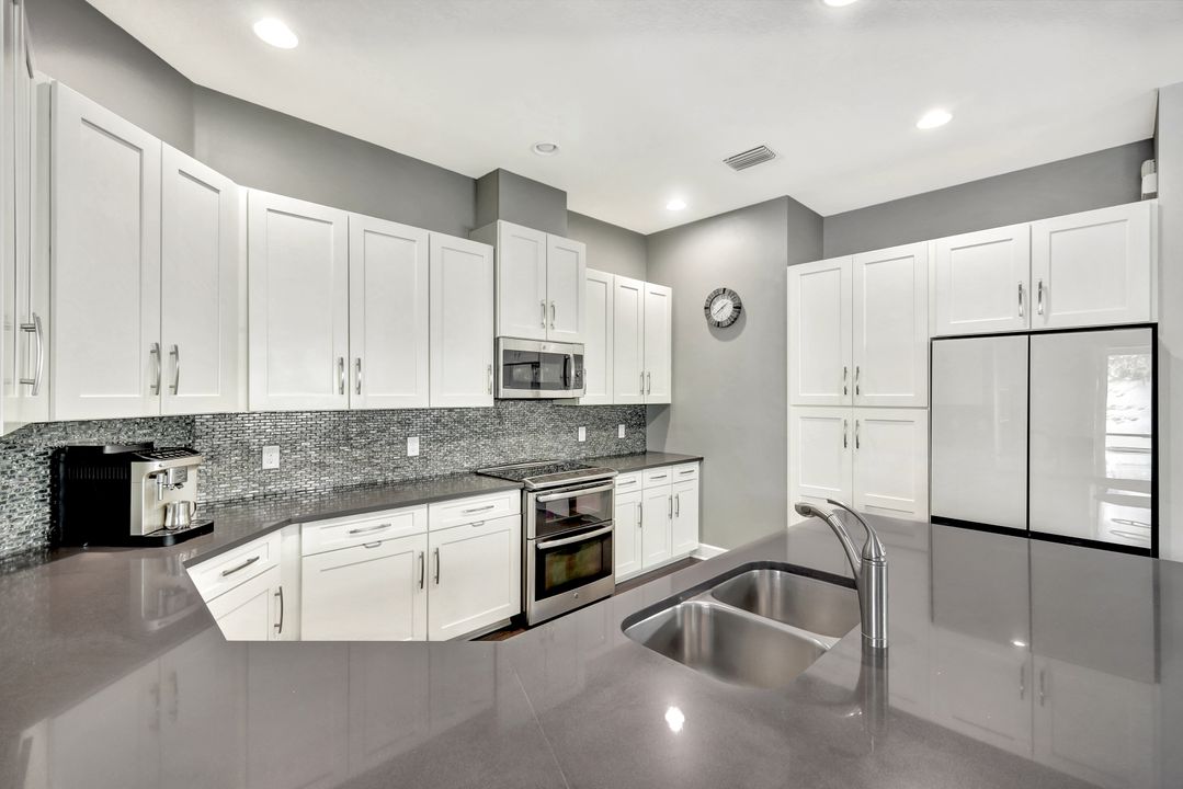 9492 Isla Bella Cir, Bonita Springs, FL 34135