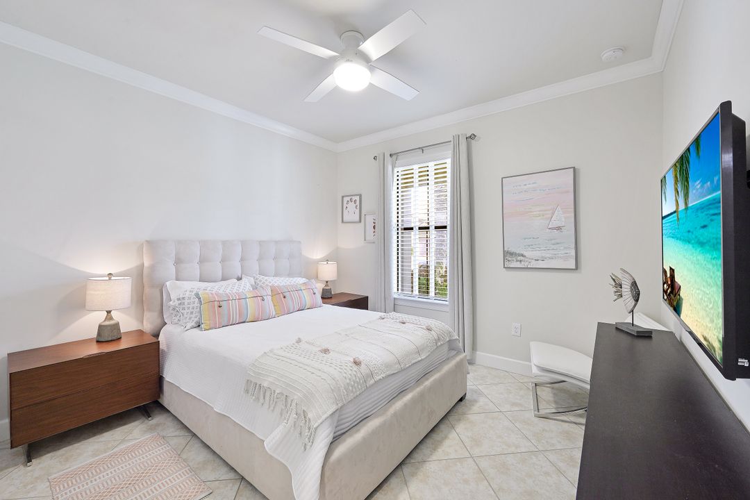 7256 Live Oak Dr, Naples, FL 34114