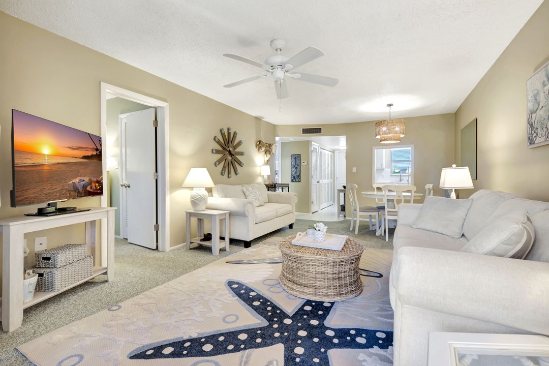 170 Turtle Lake Ct #304, Naples, FL 34105